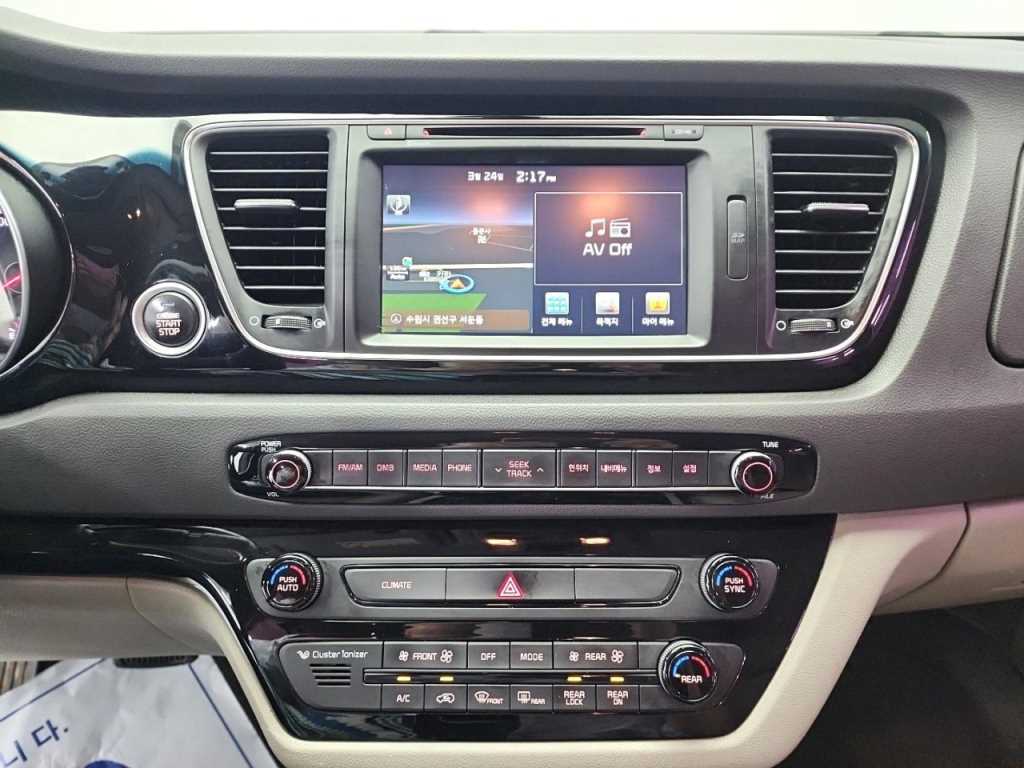 KIA Carnival - Vista 10