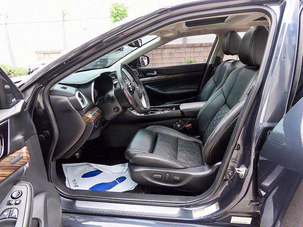 Nissan Maxima - Vista 5