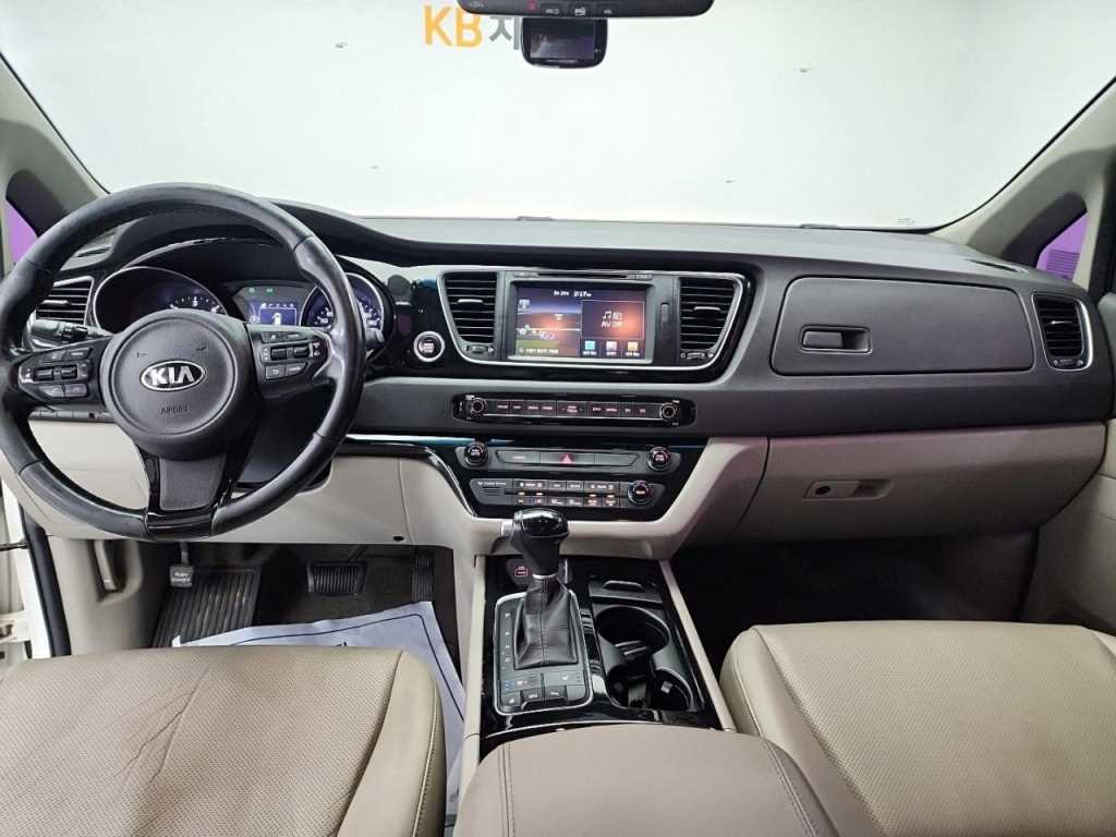 KIA Carnival - Vista 7