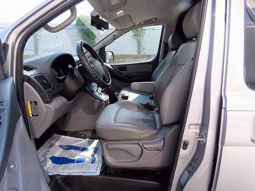 HYUNDAI Starex - Vista 5