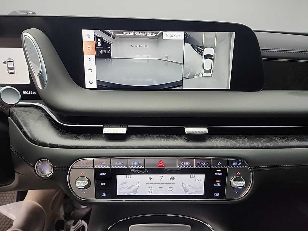 Genesis G90 - Vista 10