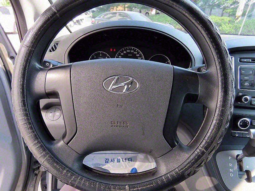 HYUNDAI Starex - Vista 8