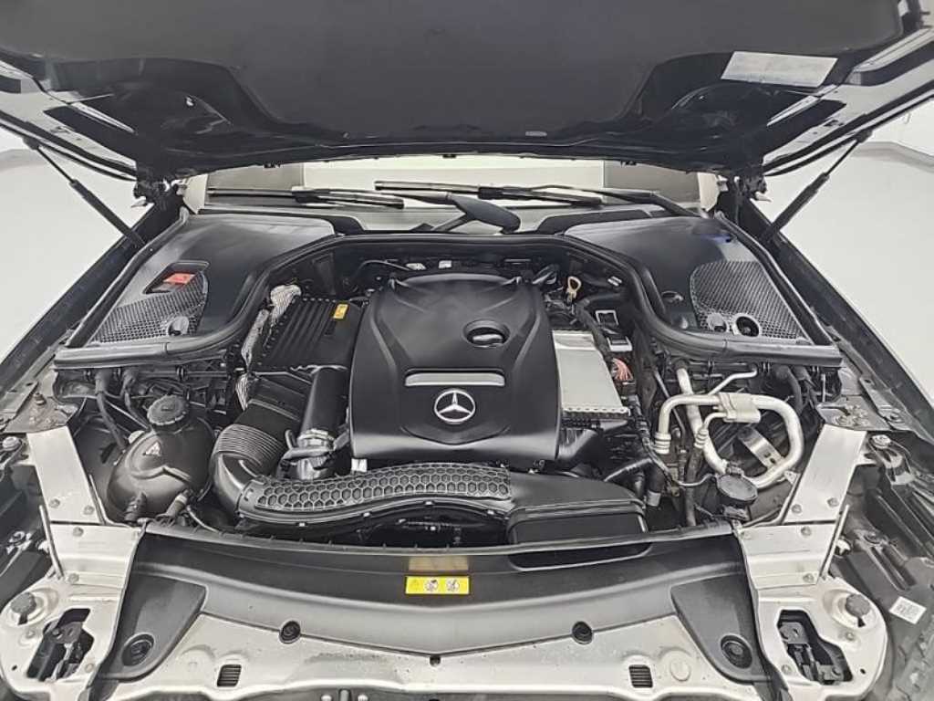 Mercedes Benz E class - Vista 5