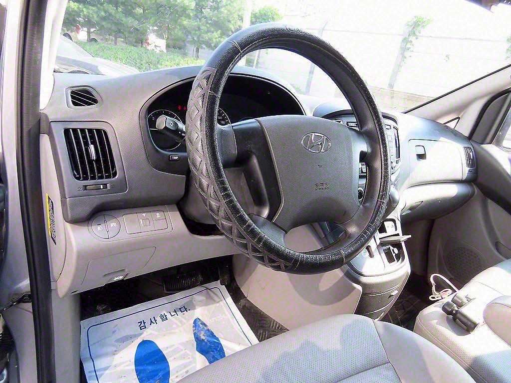 HYUNDAI Starex - Vista 7