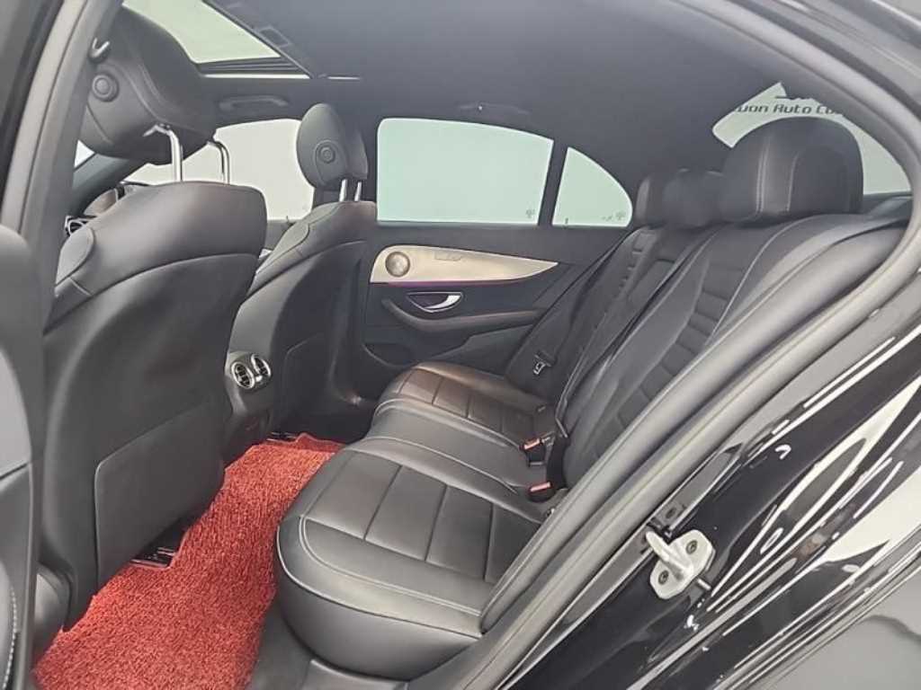 Mercedes Benz E class - Vista 12