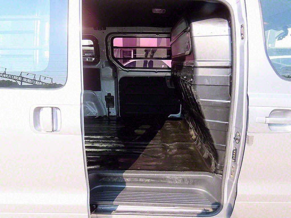 HYUNDAI Starex - Vista 6