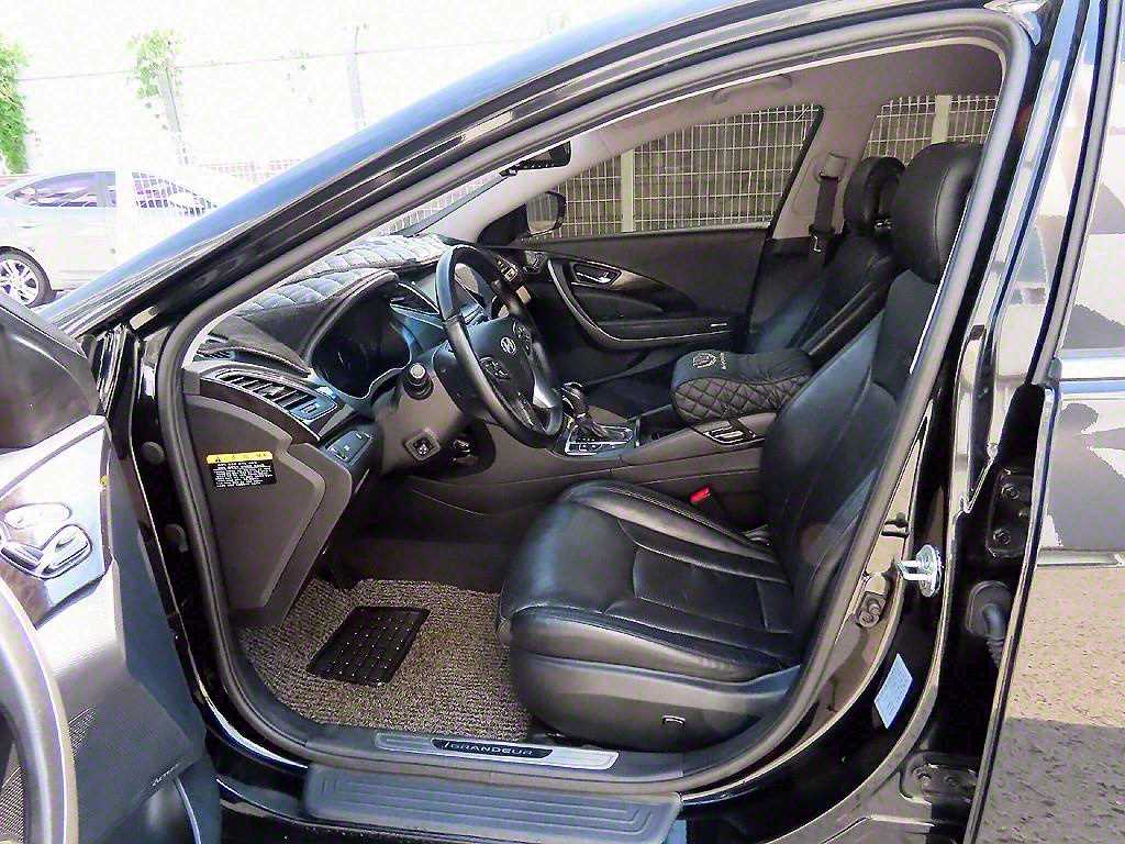 HYUNDAI Grandeur - Vista 5