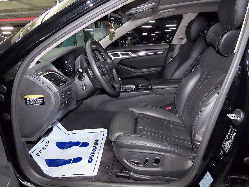 HYUNDAI Genesis - Vista 6