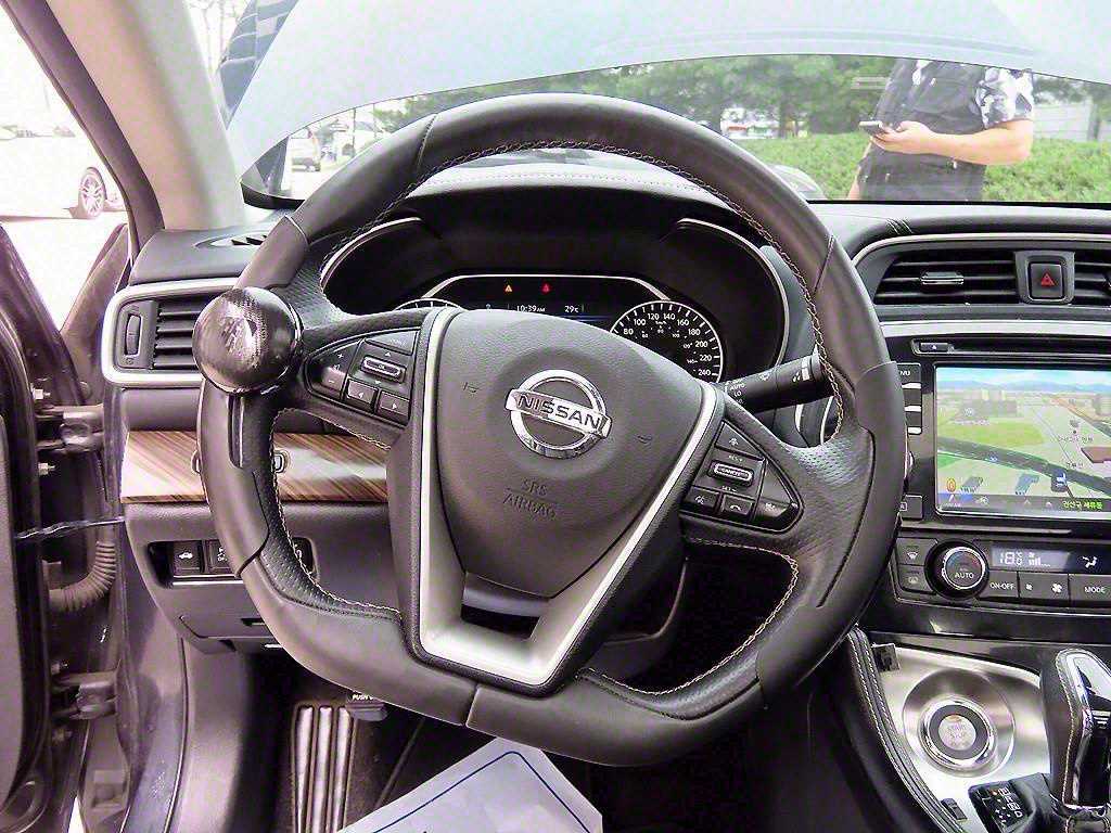 Nissan Maxima - Vista 8