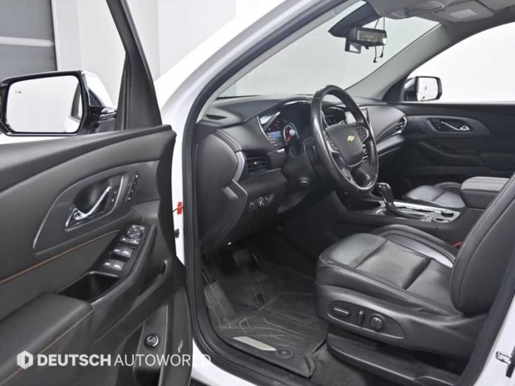 Chevrolet Travers - Vista 12