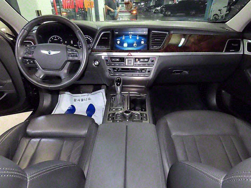 HYUNDAI Genesis - Vista 10