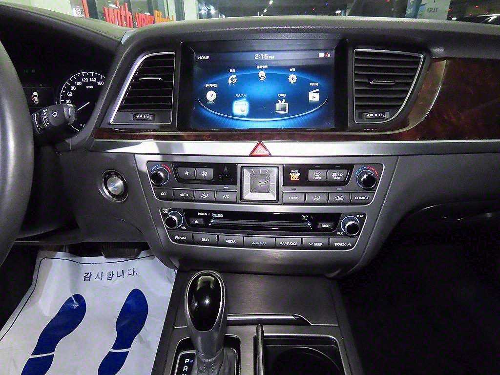 HYUNDAI Genesis - Vista 11