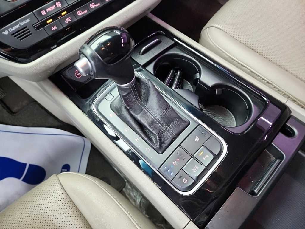 KIA Carnival - Vista 8