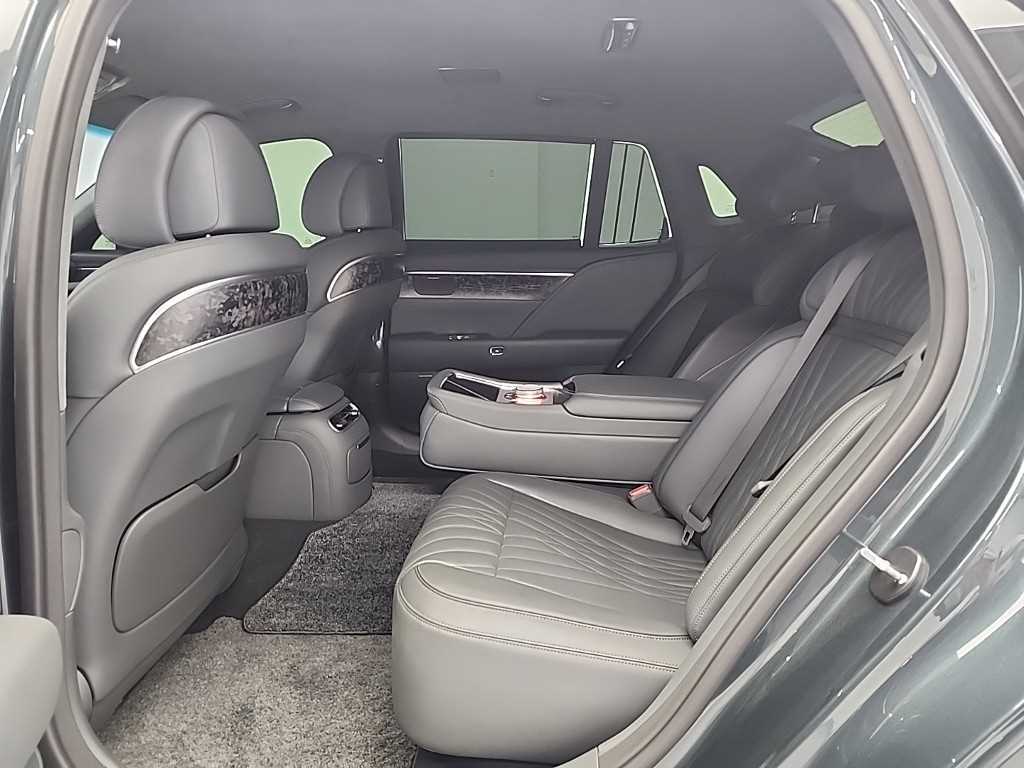 Genesis G90 - Vista 12