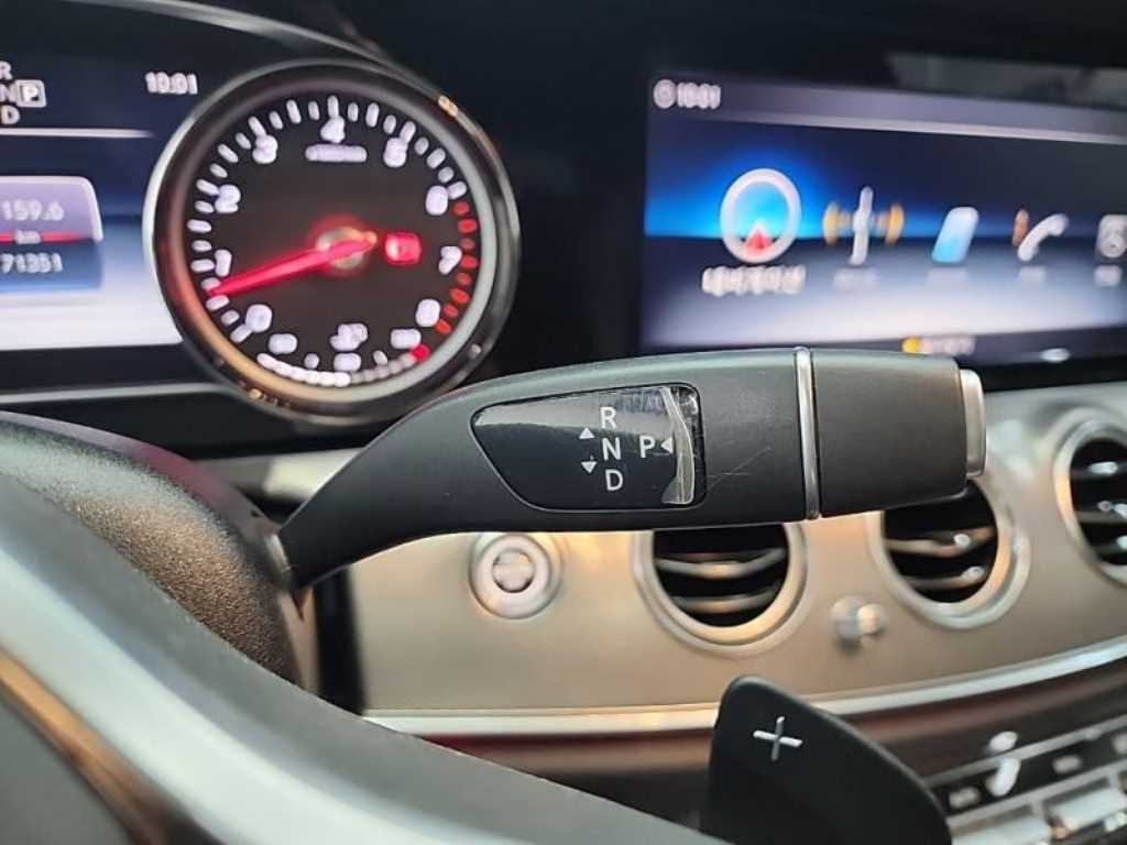 Mercedes Benz E class - Vista 8