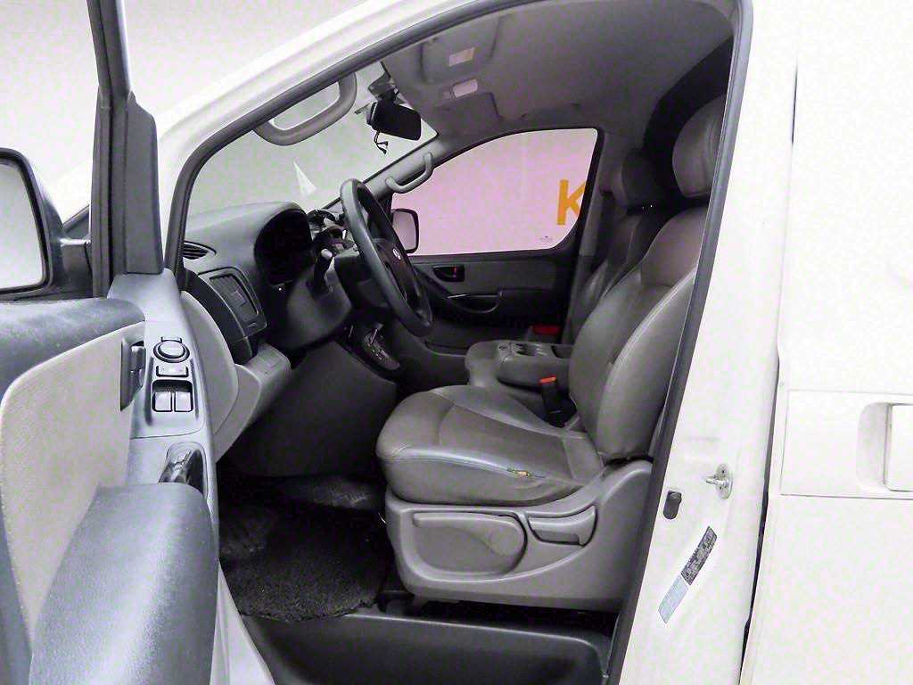 HYUNDAI Starex - Vista 9