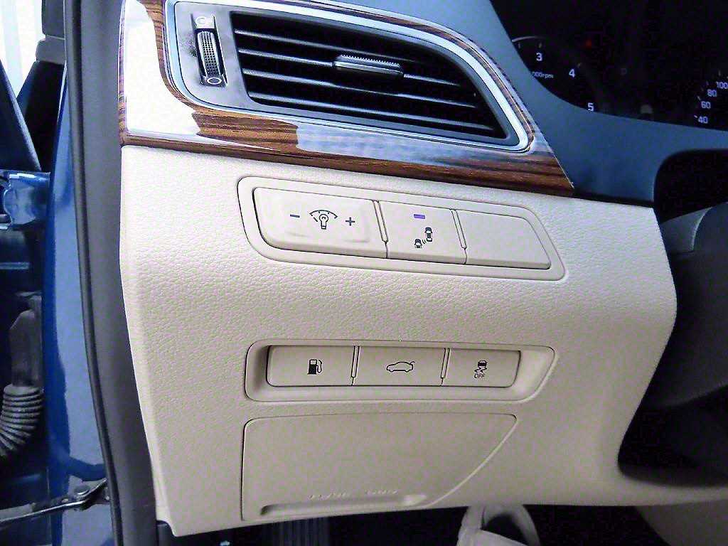 HYUNDAI Sonata - Vista 12