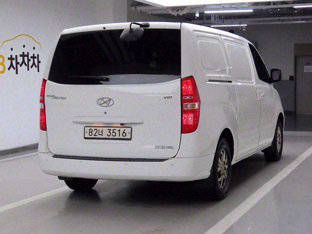 HYUNDAI Starex - Vista 4