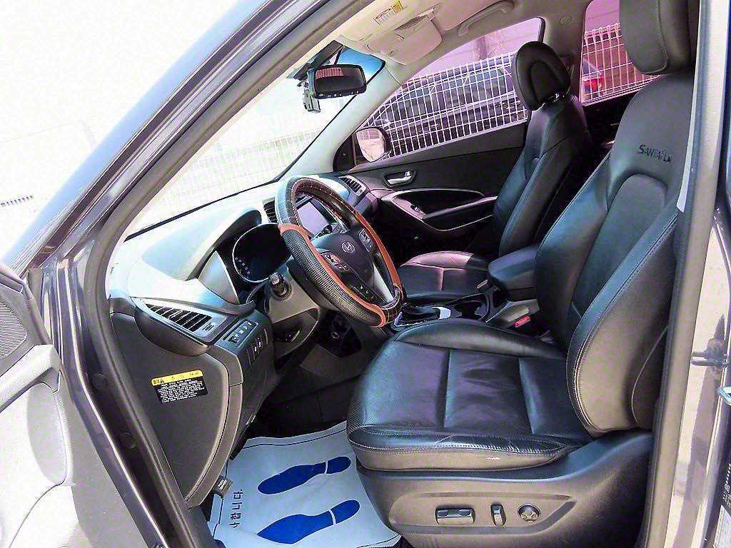 HYUNDAI Santa Fe - Vista 5