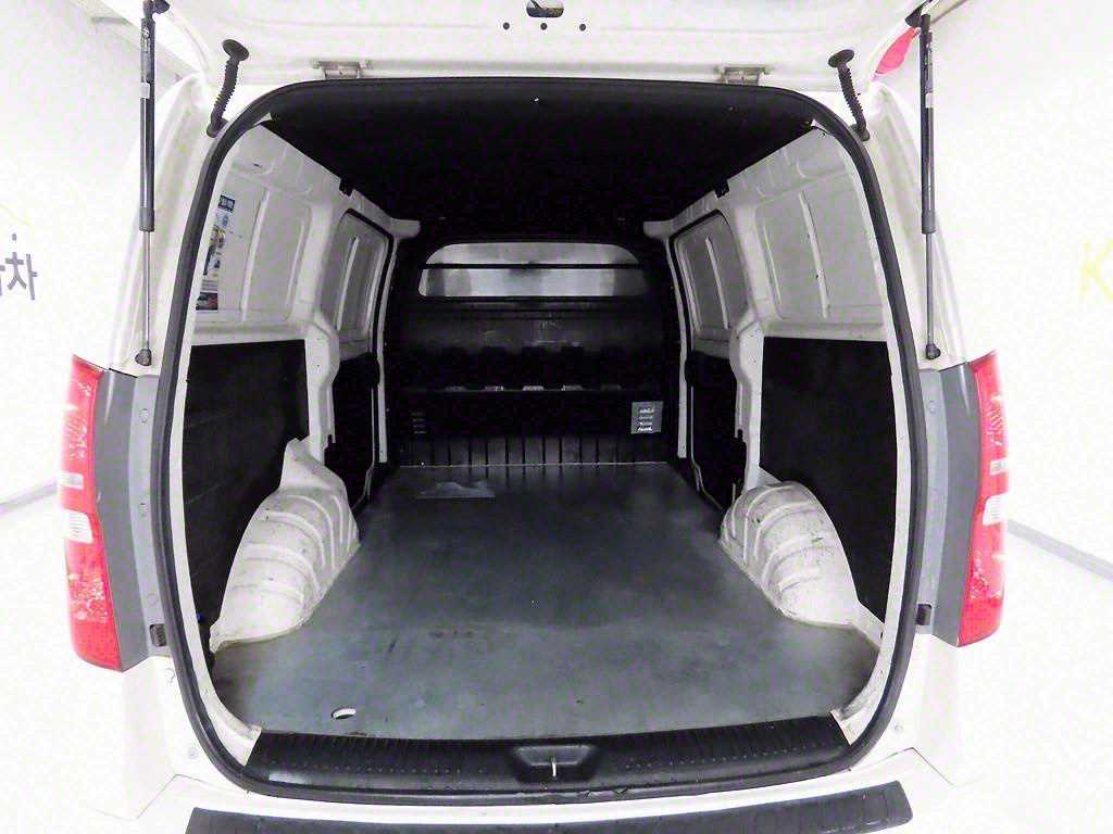 HYUNDAI Starex - Vista 5