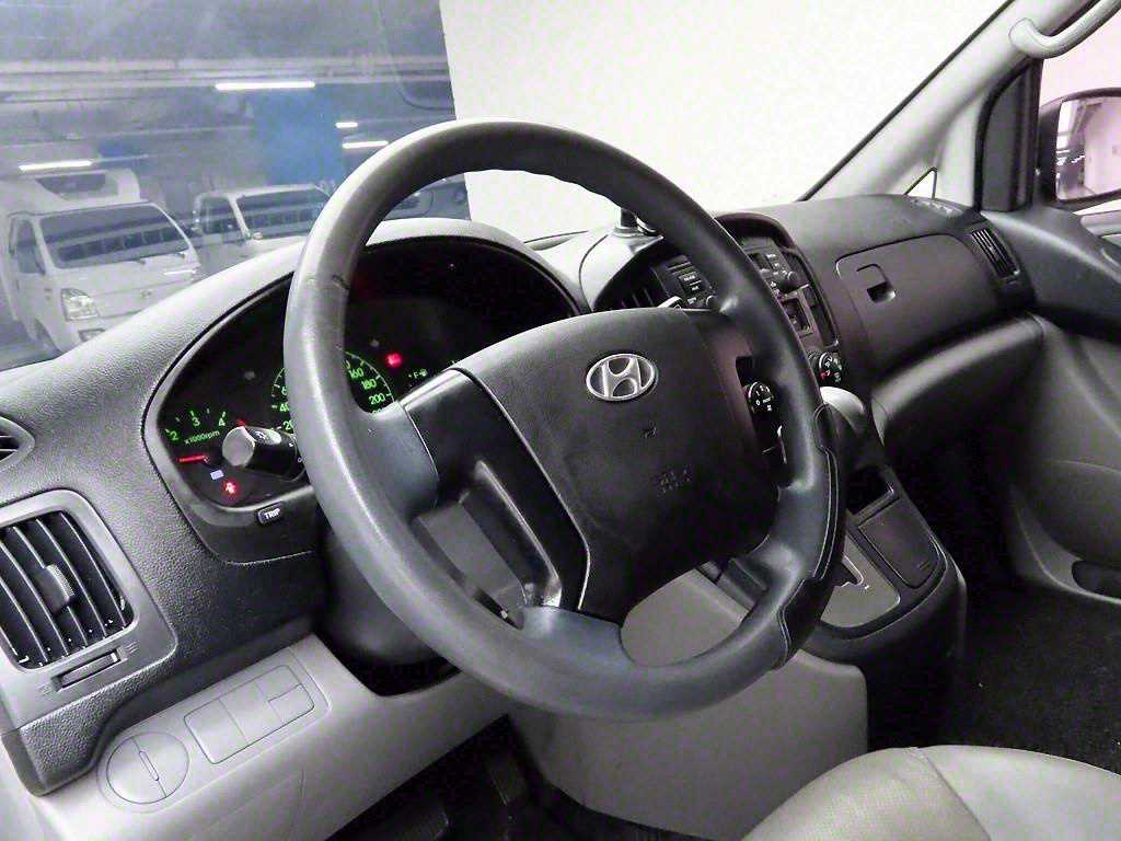 HYUNDAI Starex - Vista 8