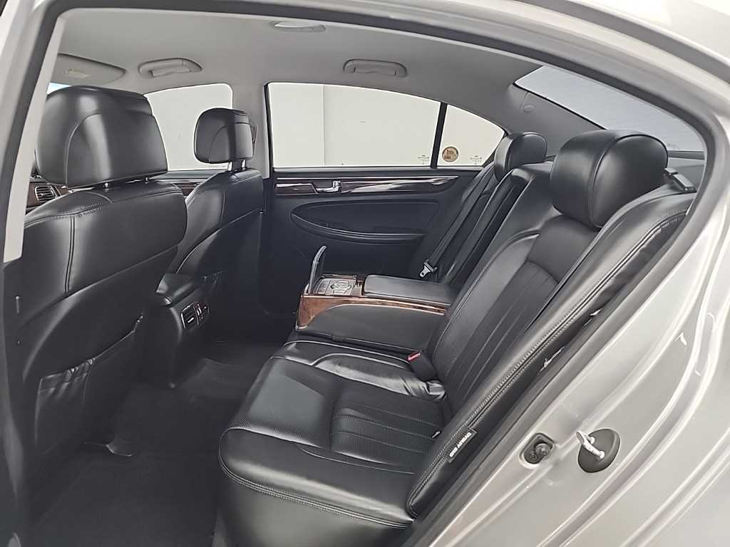 HYUNDAI Genesis - Vista 12