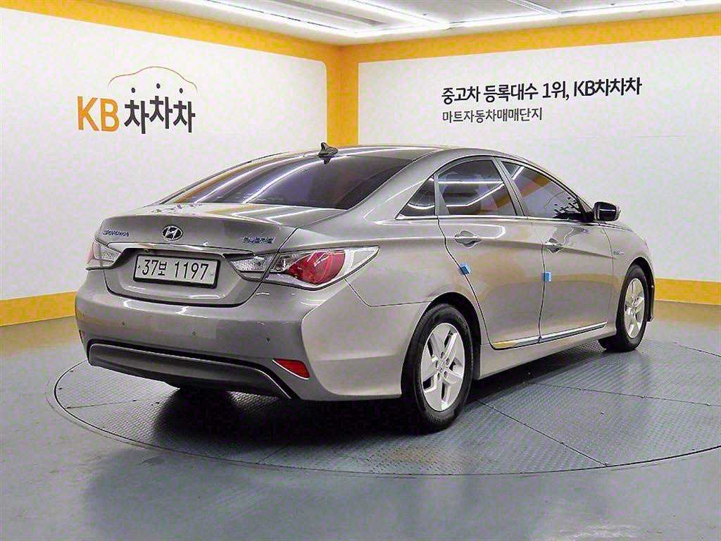 HYUNDAI Sonata - Vista 4