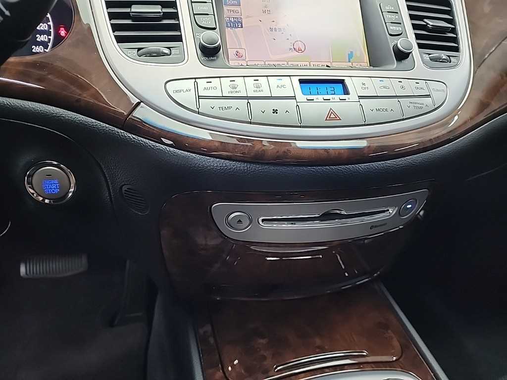 HYUNDAI Genesis - Vista 10