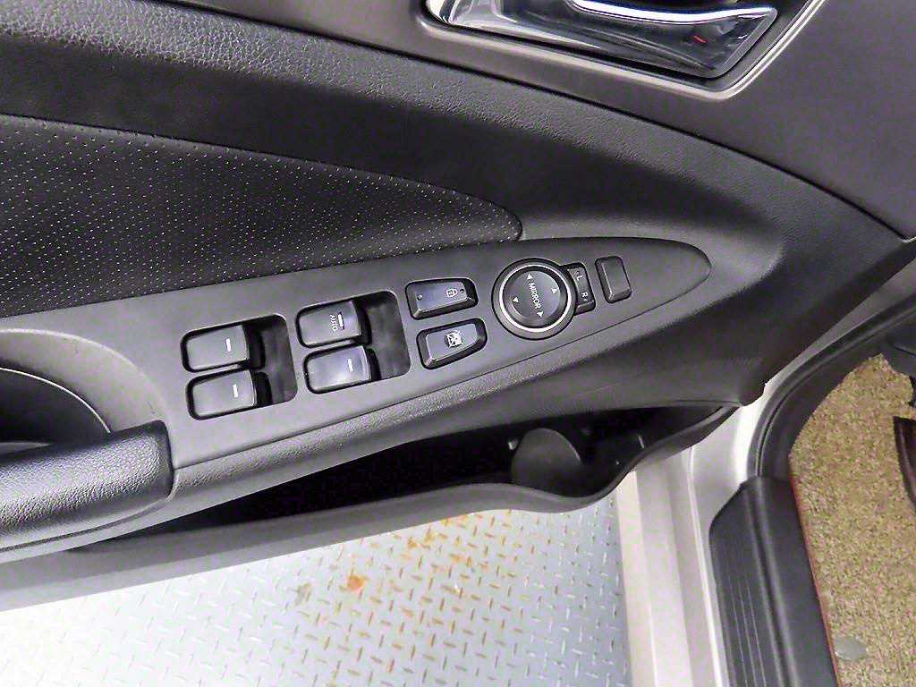 HYUNDAI Sonata - Vista 11