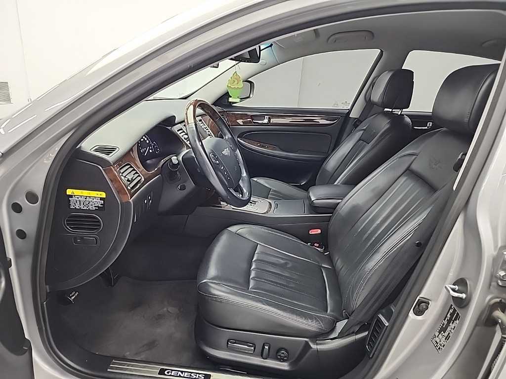 HYUNDAI Genesis - Vista 11