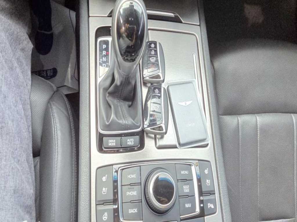 HYUNDAI Genesis - Vista 10