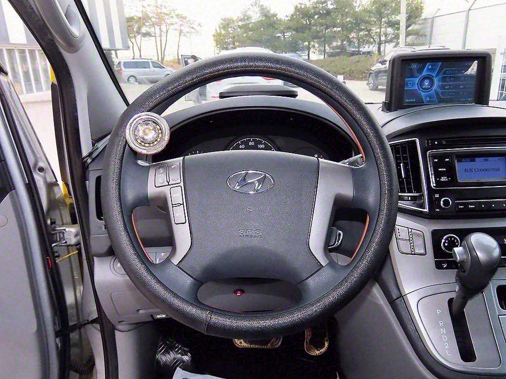 HYUNDAI Starex - Vista 9