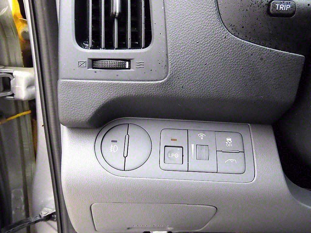 HYUNDAI Starex - Vista 12