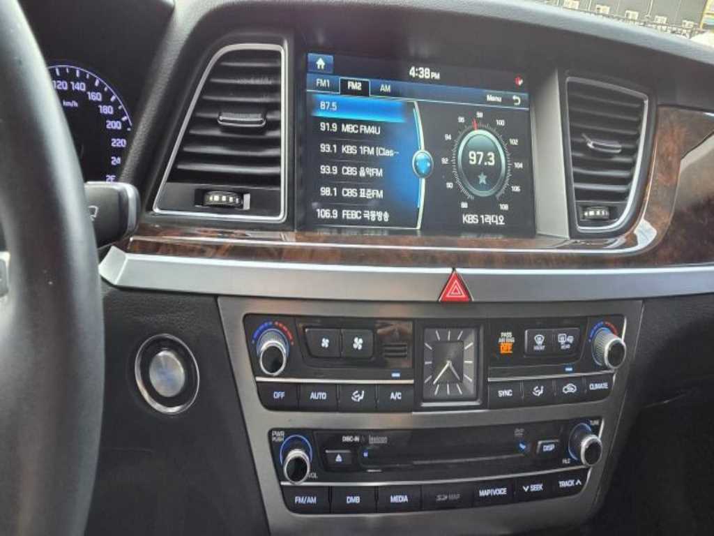 HYUNDAI Genesis - Vista 8