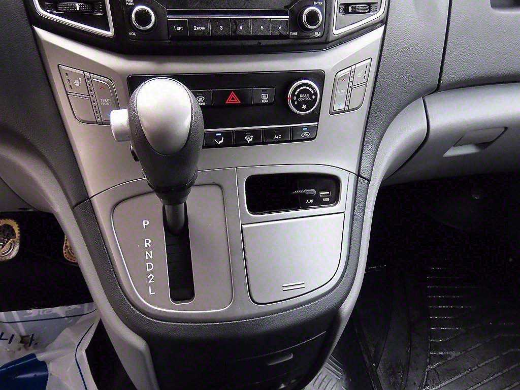 HYUNDAI Starex - Vista 11