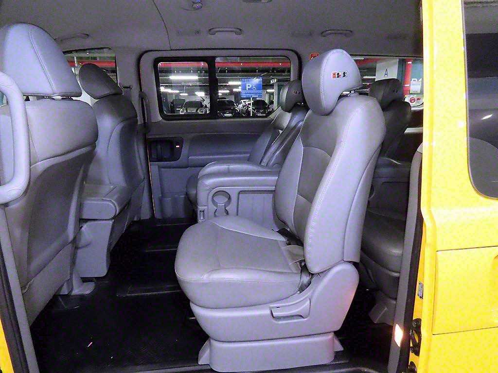 HYUNDAI Starex - Vista 7