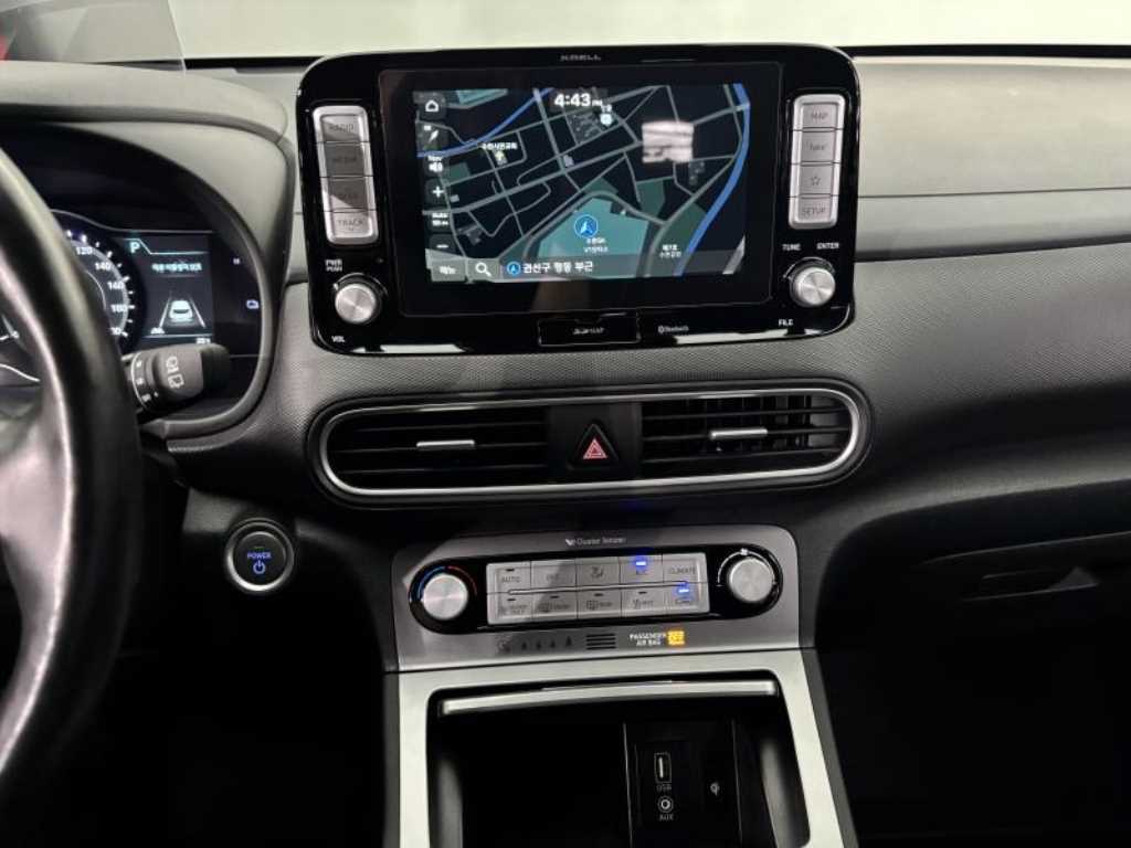 HYUNDAI Kona - Vista 9