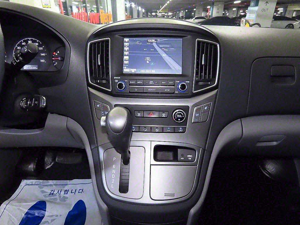 HYUNDAI Starex - Vista 12