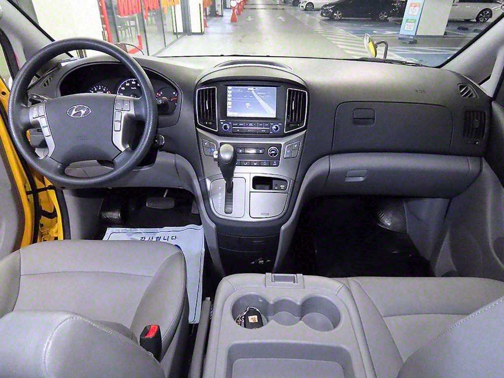 HYUNDAI Starex - Vista 11