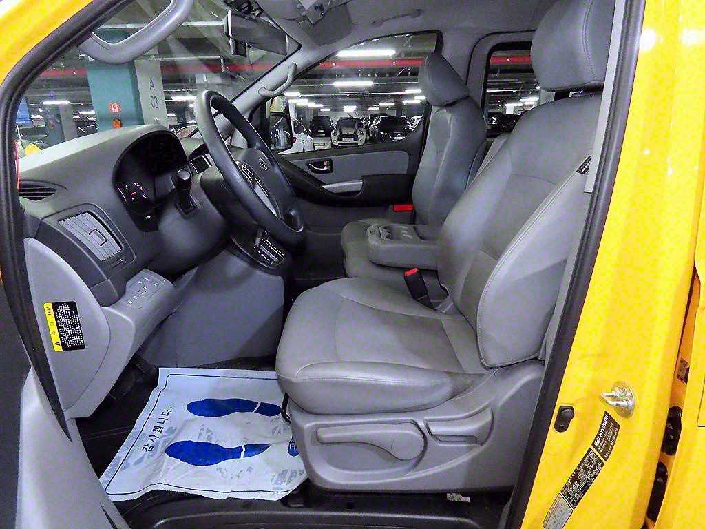 HYUNDAI Starex - Vista 6