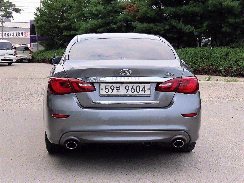 Infiniti Q - Vista 4