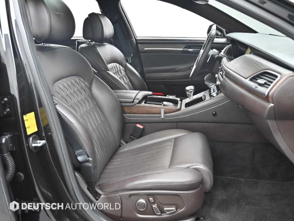 Genesis G90 - Vista 10