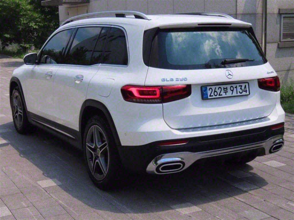 Mercedes Benz GLB Class - Vista 4