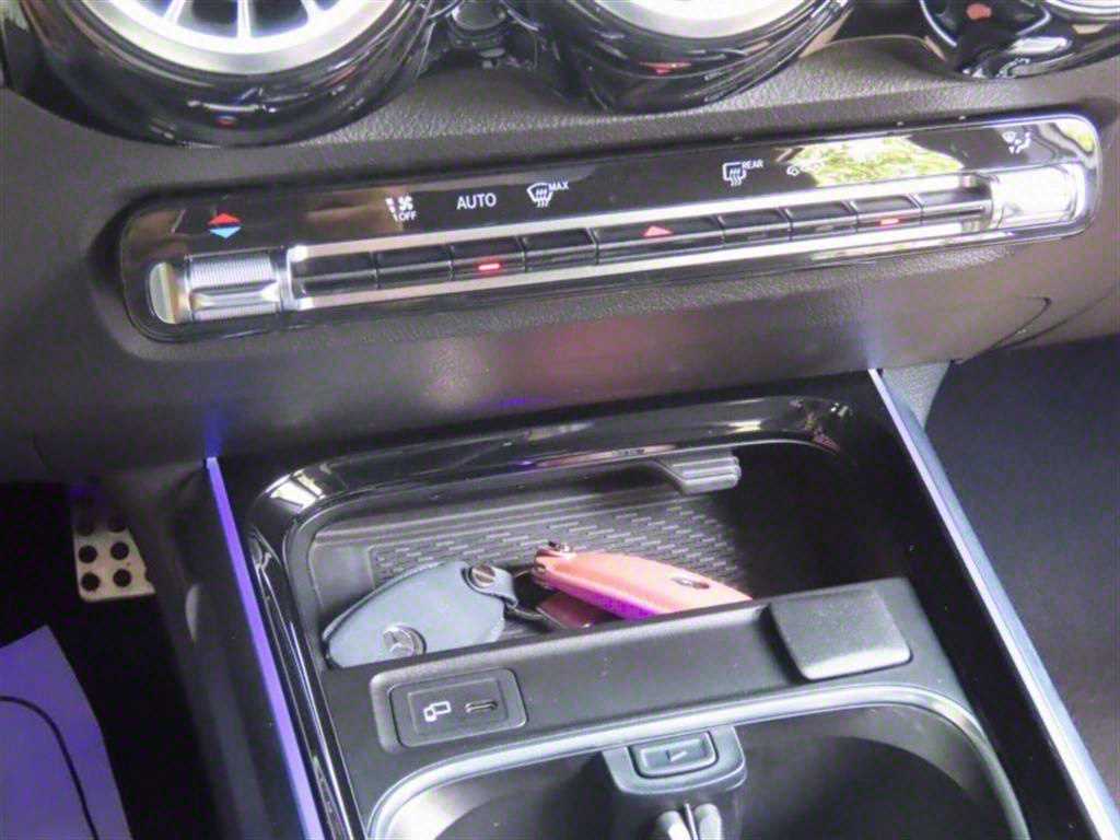 Mercedes Benz GLB Class - Vista 8