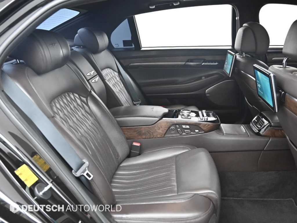 Genesis G90 - Vista 12