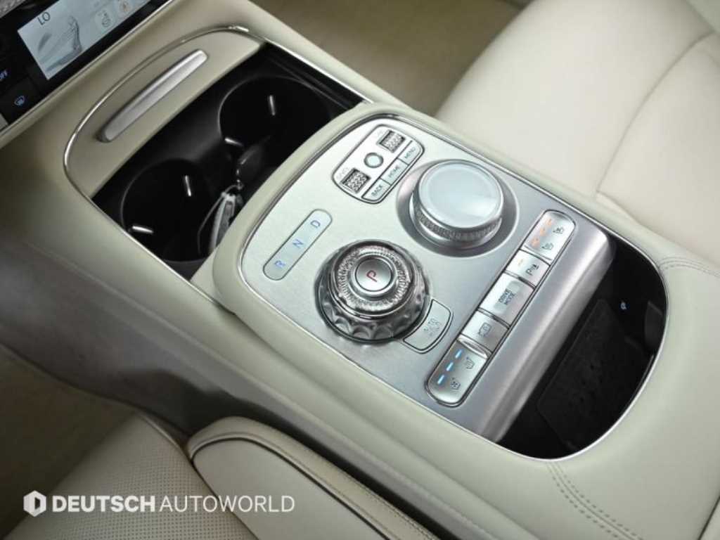 Genesis G90 - Vista 8