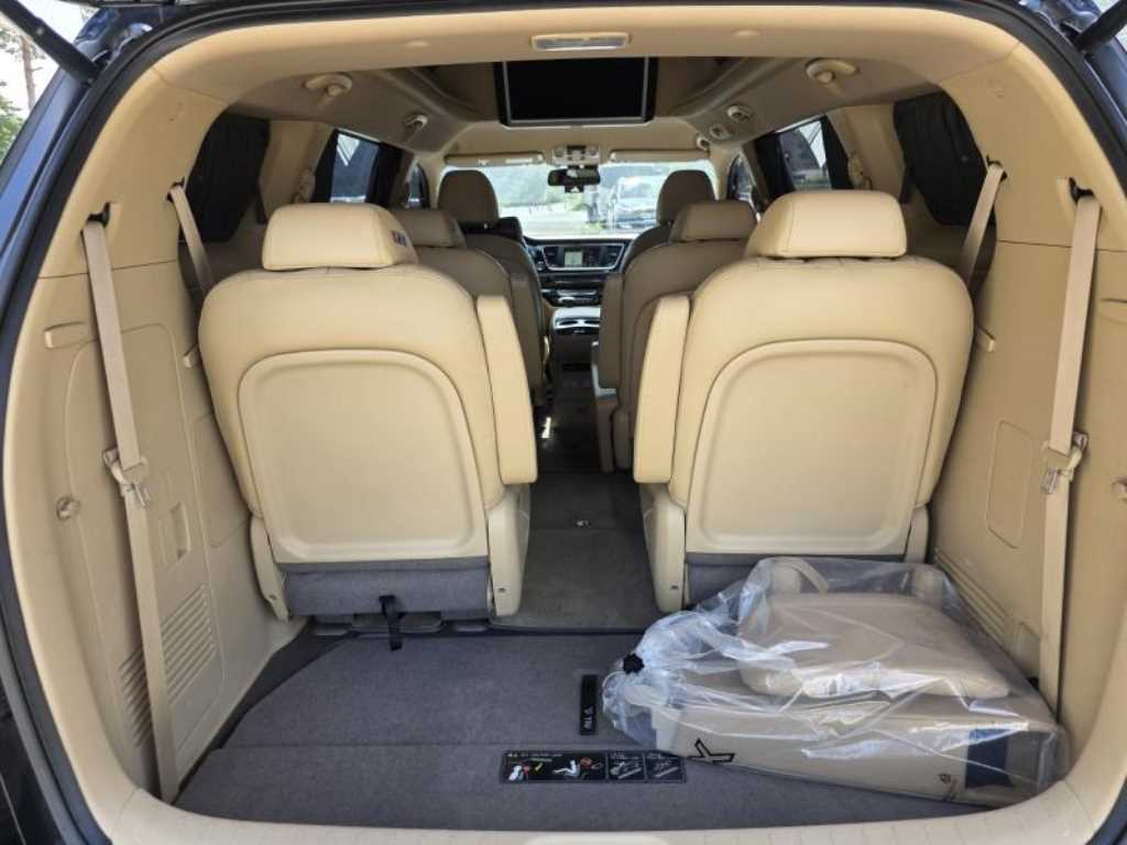 KIA Carnival - Vista 10