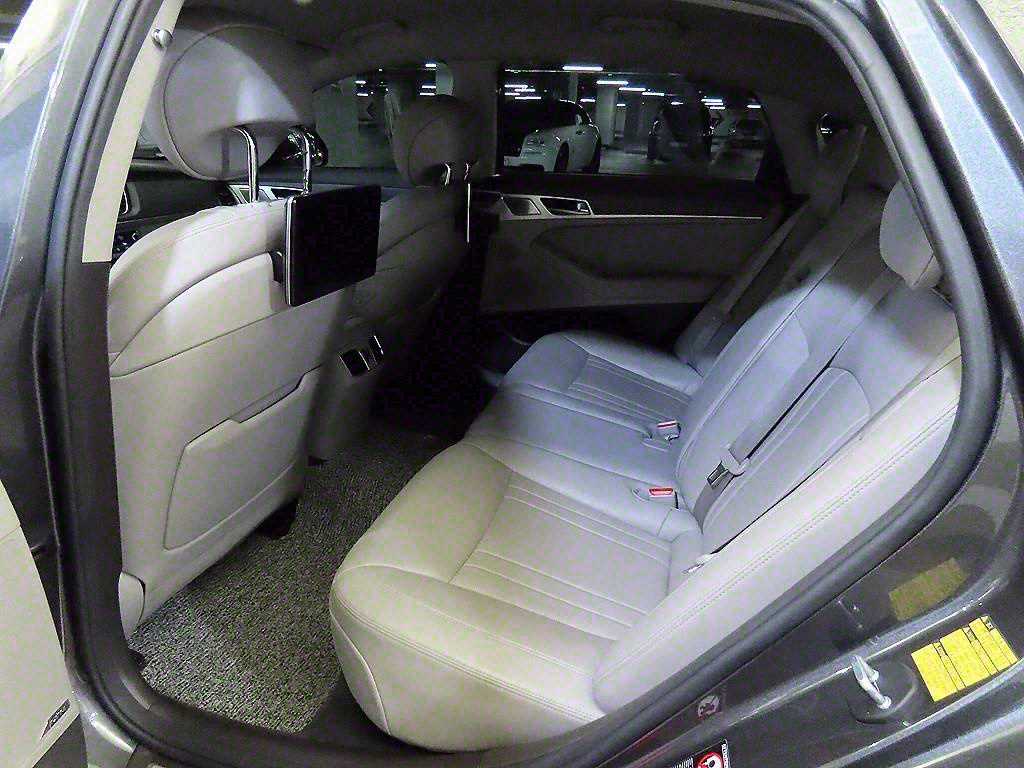 Genesis G80 - Vista 7