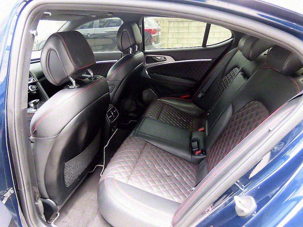 Genesis G70 - Vista 6