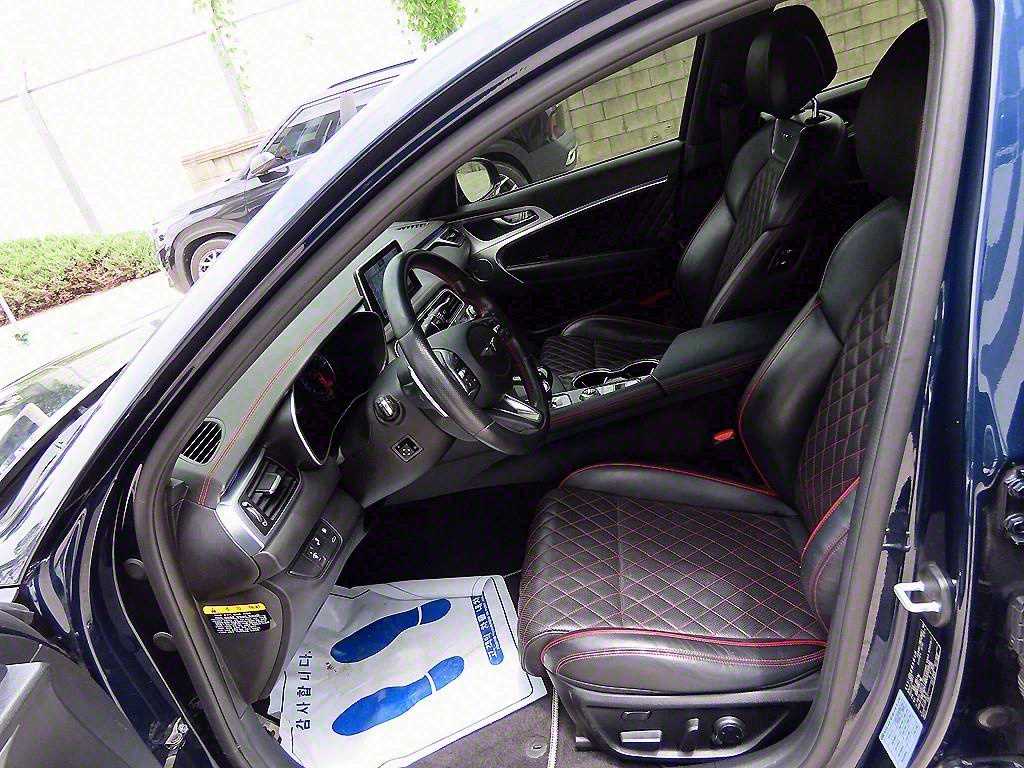 Genesis G70 - Vista 5